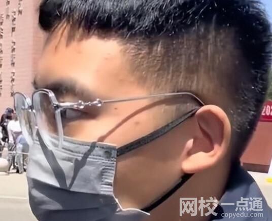 第一位出來的考生大喊勇士總冠軍 這是一名NBA真愛粉是勇士的忠實支持者