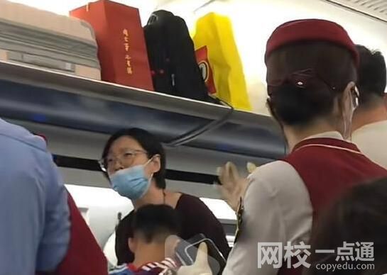 孩子高鐵上吵鬧 乘客提醒被家長懟 意外至極真相簡直令人無語