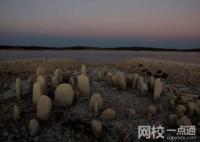 西班牙5000年前巨石陣因干旱重現 帶來了一個意想不到考古發現