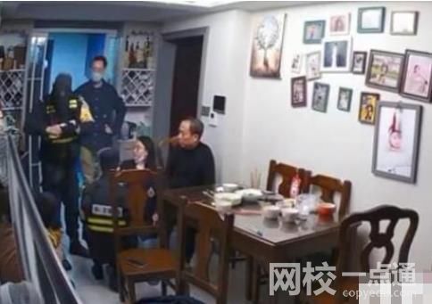 老人遭魯某推倒后多次沖向廚房 房內監控記錄下完整過程