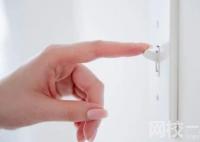 女孩將筷子插電座致9根手指被切 實在是太嚇人了