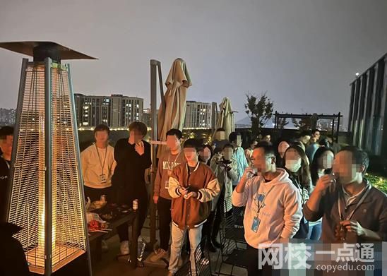 樓頂看世界杯 取暖爐引發(fā)火警烏龍 路過市民看見火光就報(bào)警了