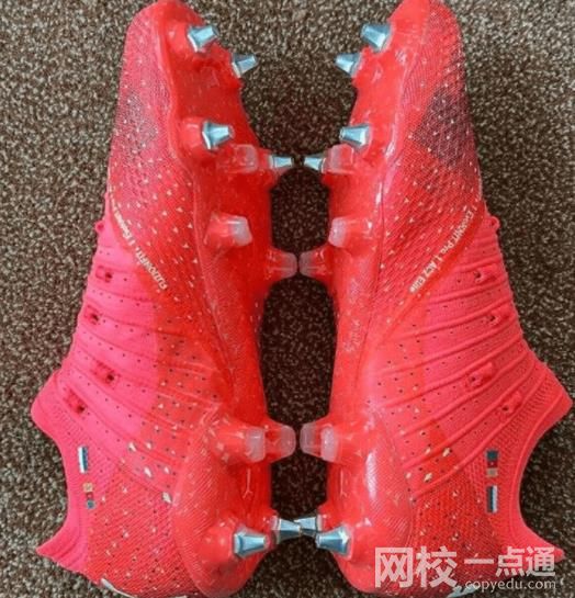 喀麥隆球員穿印有俄國旗球鞋上場 具體是什么情況?