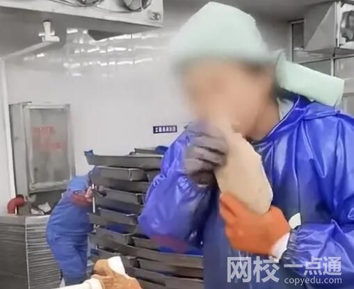 水產加工廠員工用牙給生魚剝皮 原因竟是這樣簡直太崩潰了