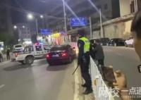 廣東兩男子沖卡撞警車 逃逸后被抓 究竟是怎么回事？