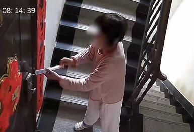 女子在門縫發現針頭 究竟是怎么回事？