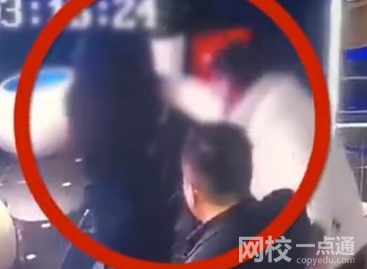女子KTV遭陌生男子襲胸 警方回應 究竟是怎么回事？