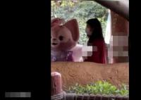 迪士尼回應(yīng)游客排擠玲娜貝兒演員 究竟是怎么回事？