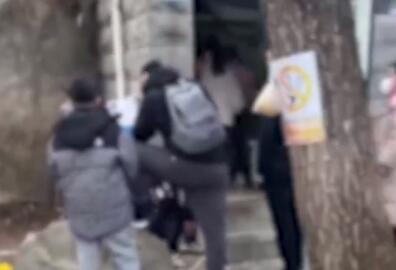 泰山景區回應男廁里擠滿女性 背后真相實在讓人驚愕