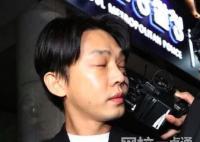 劉亞仁被麥克風扎臉 真相簡直令人驚個呆