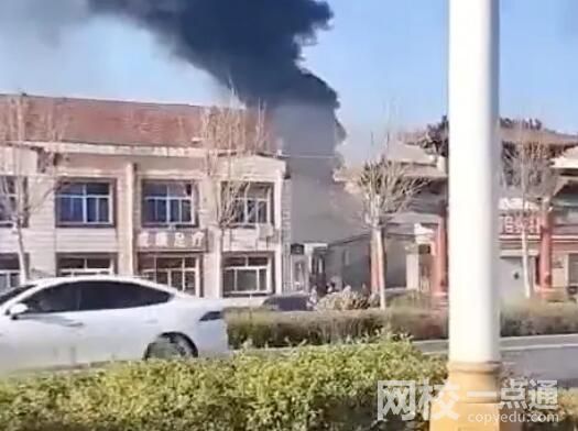 冷庫(kù)火災(zāi)逝者家屬:施工時(shí)有難聞氣味太恐怖了
