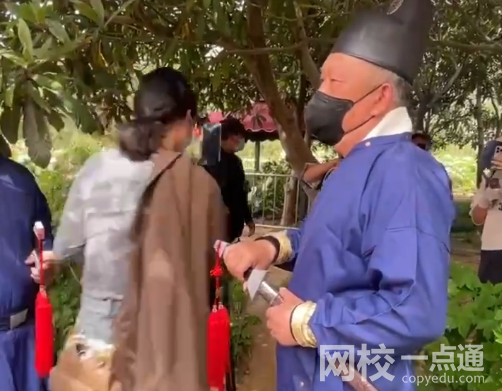 這株牡丹有“帶刀侍衛(wèi)”24小時(shí)守護(hù) 究竟是怎么回事？