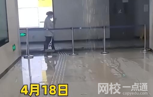 重慶暴雨導致地鐵站內積水 引起廣泛關注