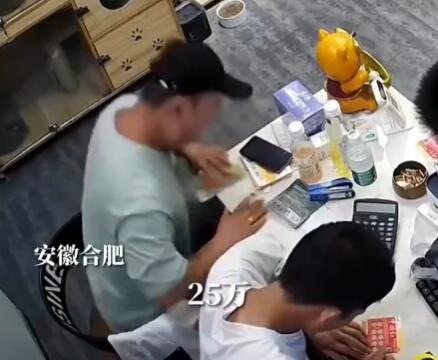 外賣員刮中25萬 當(dāng)場打電話要辭職 有錢就是可以任性