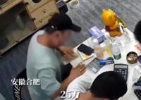 外賣員刮中25萬(wàn) 當(dāng)場(chǎng)打電話要辭職 有錢就是可以任性