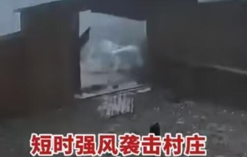 河北承德大風 鐵門瞬間被刮飛 這樣太罕見了