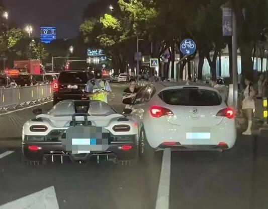 別克撞上豪車定損406萬?車主辟謠 為什么引爭議？