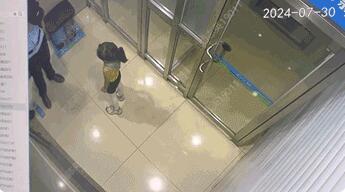 走丟小女孩用ATM機求救按鈕自救 這也太機智了吧