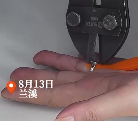 男子結婚22年胖30斤無奈夾斷婚戒 為什么胖這么多？