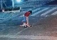 男童躺馬路中間被轎車碾壓 警方回應 實在太嚇人了