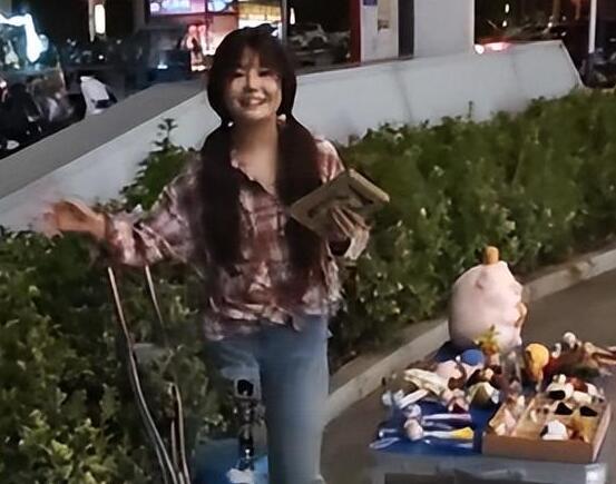 女孩高考時暈倒確診骨癌擺攤賺錢 實在讓人心疼不已