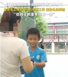 媽媽放棄事業陪孩子跨省學網球 實在太暖心了