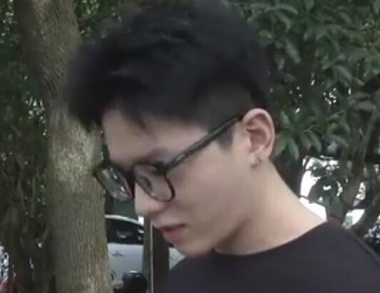 小伙稱做修復手術后睜著眼睛睡覺 這也太無奈了