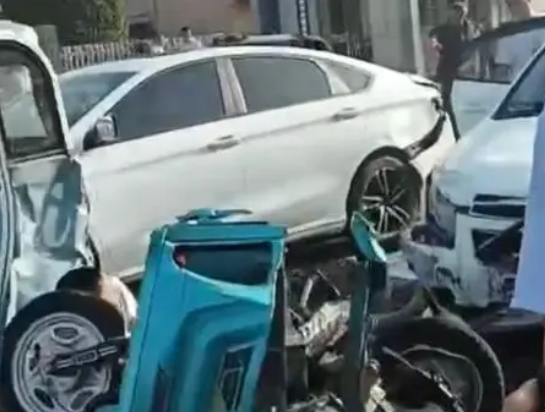 男子開車送妹妹上學出事故致2死4傷 實在太悲劇了