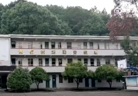 湖南一小學因招不到生關閉?校長回應 為什么人這么少？