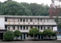 湖南一小學因招不到生關閉?校長回應 為什么人這么少？