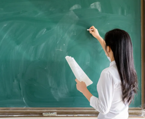 女教師產假期間被辭退 法院判了 為什么辭退？