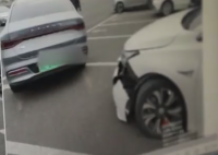 一網約車司機4年出200多次事故 生財之道屢屢得手？