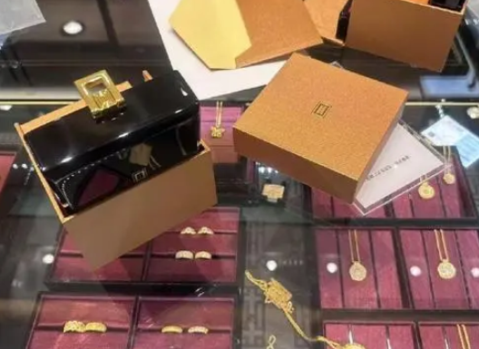 一口價黃金打開了溢價天花板 為什么引爭議？