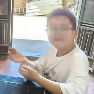 12歲男孩負氣出走還不忘帶上小狗 為什么下落不明？