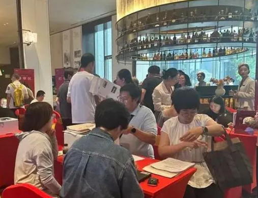 樓市新政后中介放假改輪崗 真的有這么火嗎？
