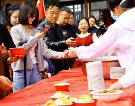 河南景區1元午餐實收多了913元 實在太暖心了