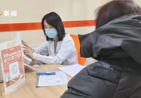 女兒陪媽媽看病被醫生看出腦瘤 這真是神醫啊