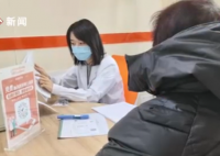 女兒陪媽媽看病被醫生看出腦瘤 這真是神醫啊