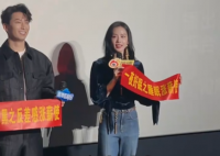 劉詩詩追劇團現場“哄睡”觀眾 這也太暖心了吧