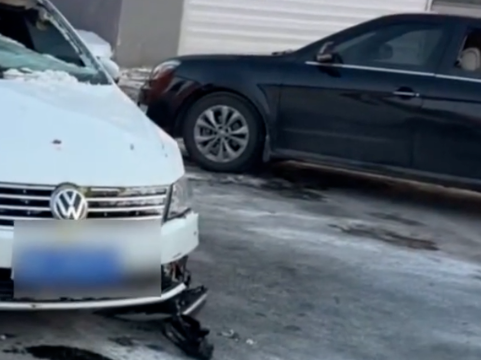 父母車禍輕微傷 女子跪謝愛車護(hù)主 實(shí)在太驚險(xiǎn)了