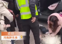 男童突發(fā)窒息 路過(guò)醫(yī)務(wù)人員跨欄救人 實(shí)在太感人了