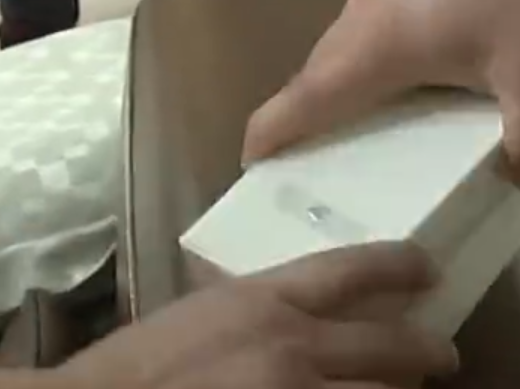 老人花2萬多買床墊拆開主材是泡沫 原因竟是這樣太崩潰了