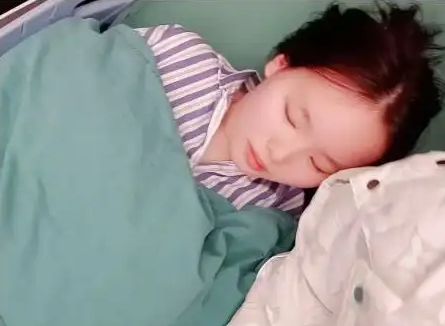 14歲抗癌博主小雅因骨癌去世 簡直太悲劇了
