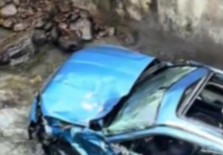 男子自駕318川藏線車失控翻下橋 究竟是怎么回事？