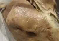 小伙吃羊頭發現有蛆獲賠1000元 實在太惡心了