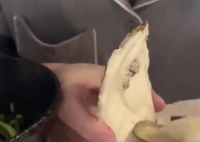 90后小伙備孕每天吃8個生蠔吃到吐 這也太無奈了