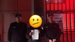 25層高樓驚現飛賊 警方:拘留 究竟是怎么回事？