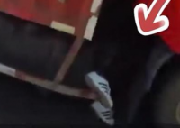 路人看到貨車里現疑似人腳嚇得報警 到底是什么情況？