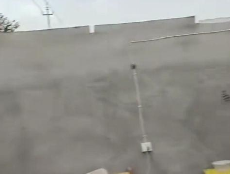 女子家整排窗戶被大風吹掉 實在太恐怖了