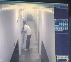 酒店回應(yīng)男子通卡刷開3名女子房間 究竟是怎么回事？